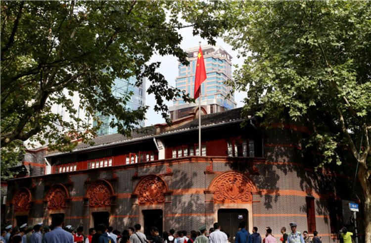 這是中共一大會(huì)址紀(jì)念館外景（2017年10月1日攝）。 新華社記者 劉穎 攝