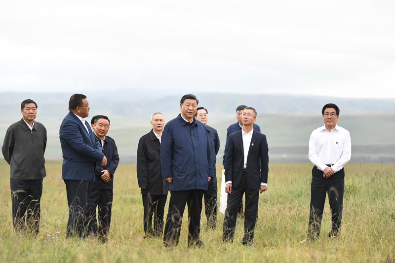 8月19日至22日，中共中央總書(shū)記、國(guó)家主席、中央軍委主席習(xí)近平在甘肅考察。這是20日下午，習(xí)近平在中農(nóng)發(fā)山丹馬場(chǎng)有限責(zé)任公司一場(chǎng)考察，實(shí)地了解祁連山生態(tài)環(huán)境恢復(fù)和保護(hù)情況。