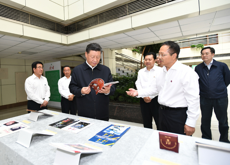 8月19日至22日，中共中央總書(shū)記、國(guó)家主席、中央軍委主席習(xí)近平在甘肅考察。這是21日下午，習(xí)近平在讀者出版集團(tuán)有限公司考察。