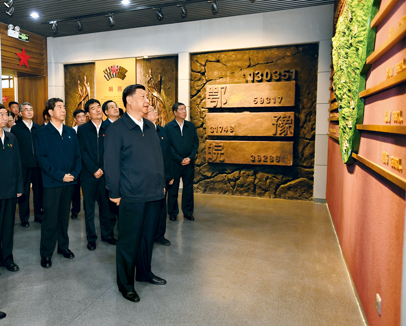2019年9月16日至18日，中共中央總書記、國家主席、中央軍委主席習近平在河南考察。這是16日下午，習近平來到位于信陽市新縣的鄂豫皖蘇區(qū)首府烈士陵園，瞻仰革命烈士紀念堂。 新華社記者 謝環(huán)馳/攝