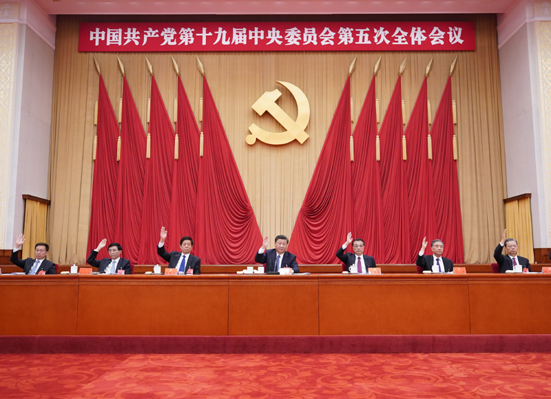 中國共產黨第十九屆中央委員會第五次全體會議，于2020年10月26日至29日在北京舉行。這是習近平、李克強、栗戰(zhàn)書、汪洋、王滬寧、趙樂際、韓正等在主席臺上。新華社記者 王曄 攝
